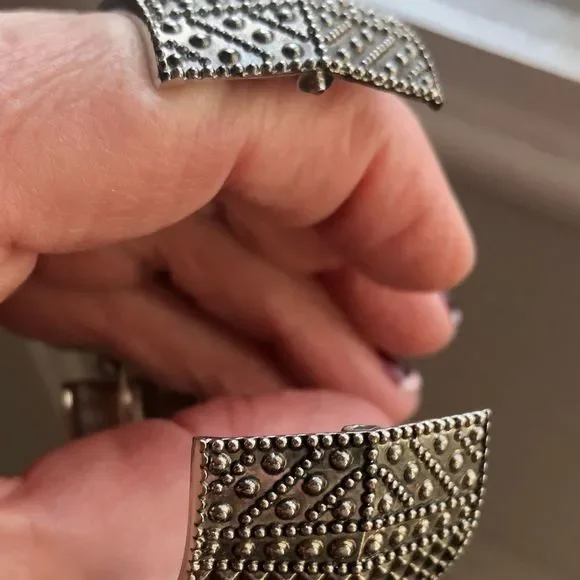 Silver tone texture design bracelet Sz 7.5 - Picture 7 of 10